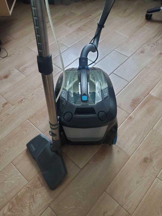 Пилесос миючий (Німеччина)