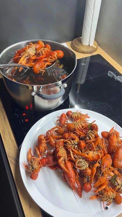 Варені раки живі консервовані самі смачні в місті опт роздріб риба