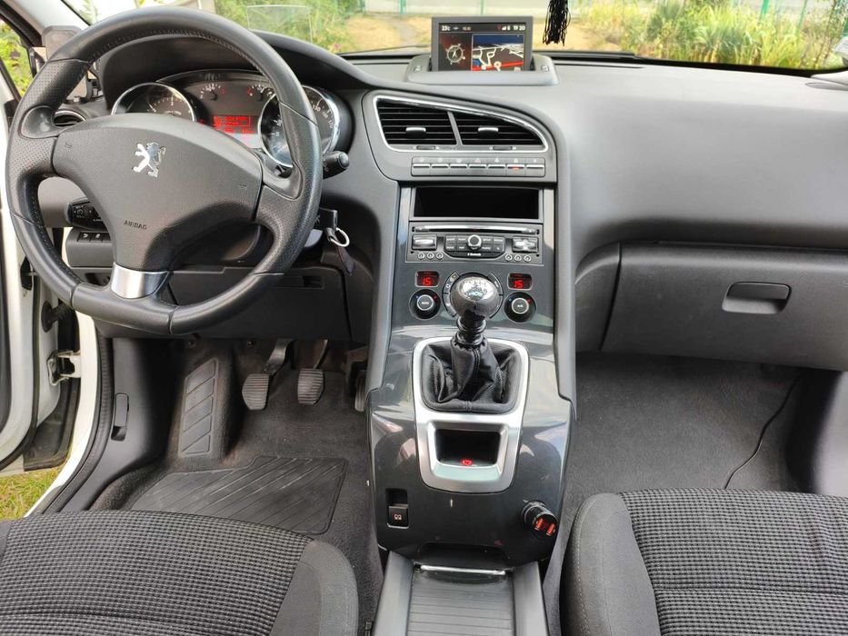 Продам автомобіль Peugeot 5008