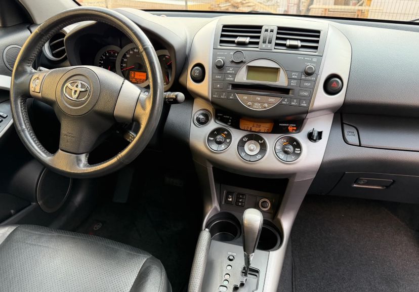 Toyota RAV4 2008 бензин 2.0 VVT-i  4WD Автомат Executive