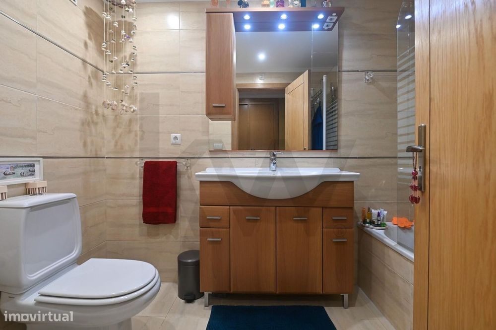 Apartamento T2 com Garagem Box, Estacionamento e Arrecadação –  São Do