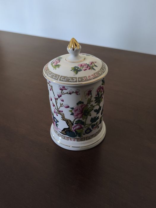 Recipiente em porcelana