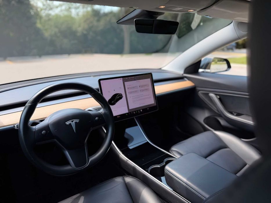 Tesla Model 3      2018