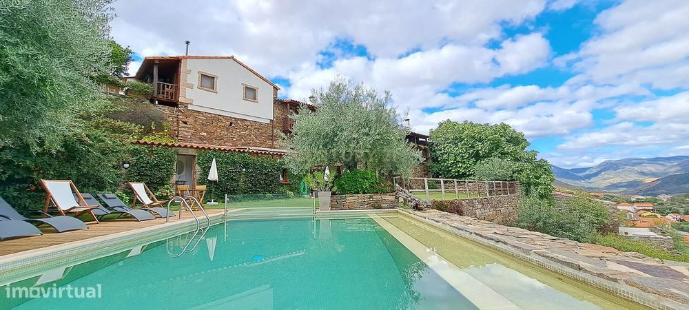 Empreendimento turístico localizado na aldeia de Murça, perto de Vila