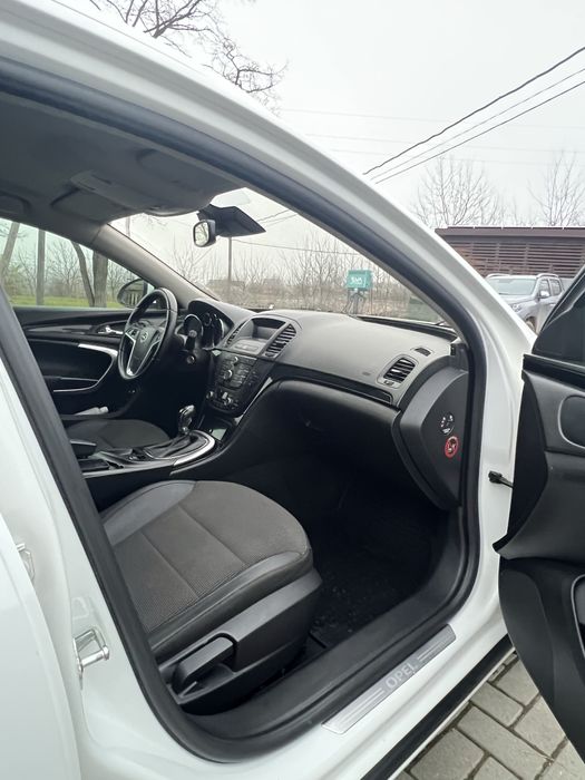 Продам опель інсігнія 2011 .