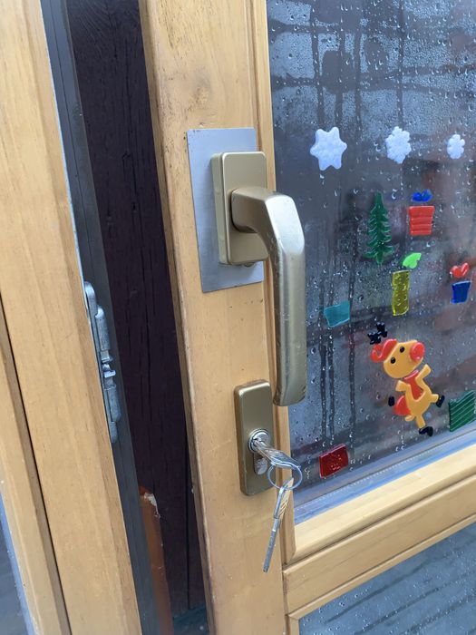 Okno balkonowe drewniane mahon