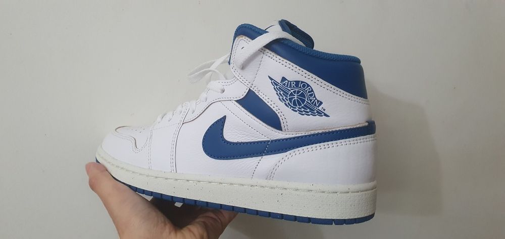 Air Jordan 1 Mid SE Branco e Azul