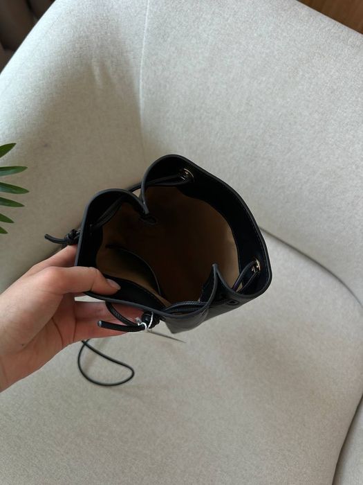 Сумка Loewe Pebble Pouch in Smooth Calfskin Black
