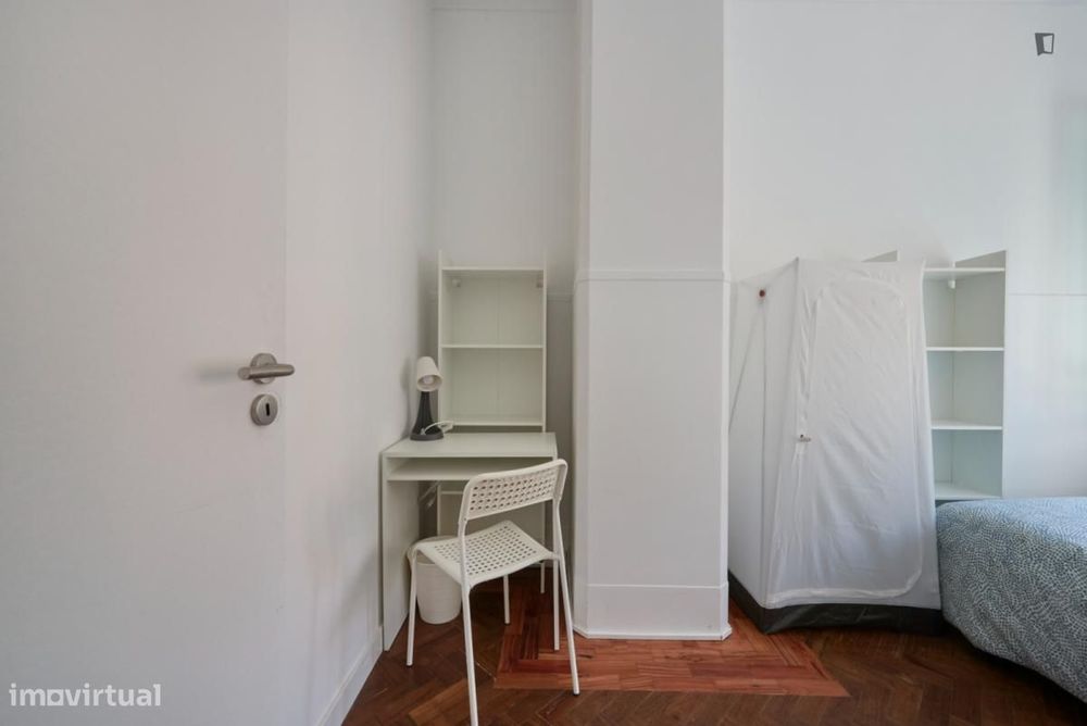 Quarto - localizado em Marquês de Pombal Lisbon
