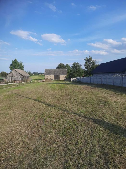 Sprzedam działkę budowlaną 1750m2