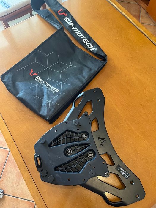 Mala preta com suporte Ducati multiestrada