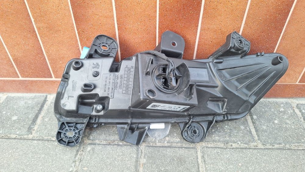 Halogen lewy led Peugeot 3008 lift