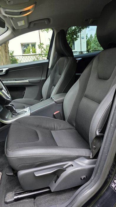 Volvo XC60 2015 rok Piękna Czerń
