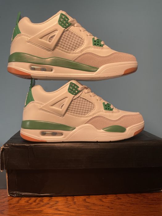 Air Jordan 4 Pine Green