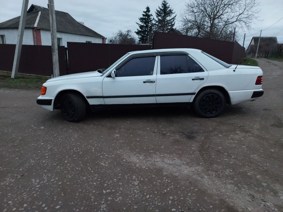 Mercedes-Benz E 124 260 (avtomat)