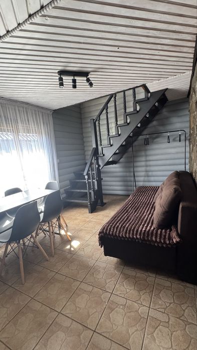 Будинок+ критий басейн + джакузі