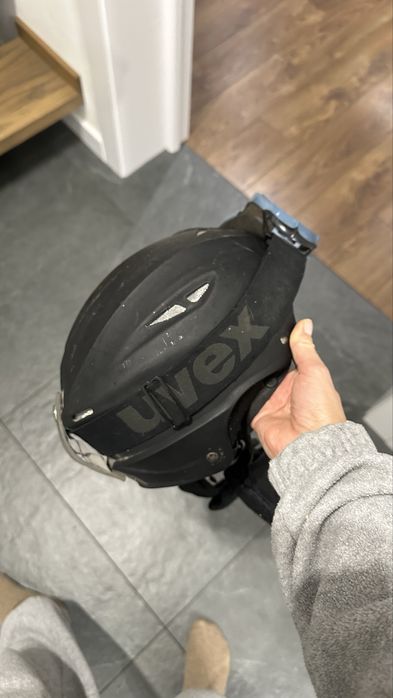 Лижний шолом з окулярами в хорошому стані, потрібно гарно відмити