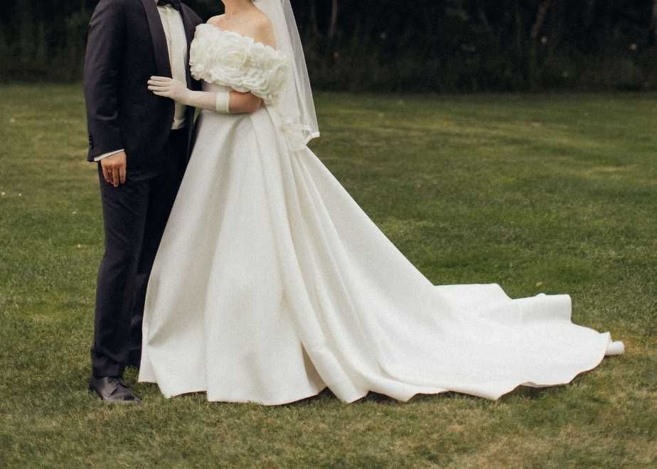 Стильна весільна сукня 2025