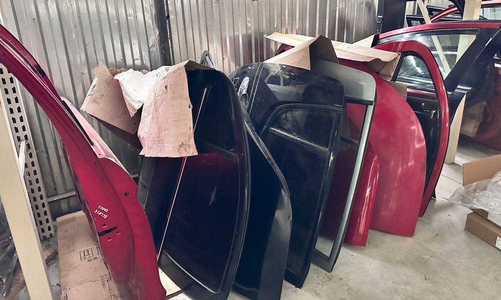 Задняя дверь автомобільна до різних марок Mitsubishi Merc Opel Nissan