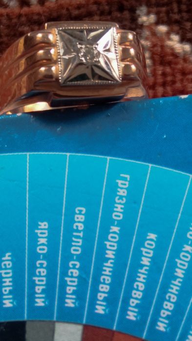 Золота чоловіча печатка  з  ' діамантом