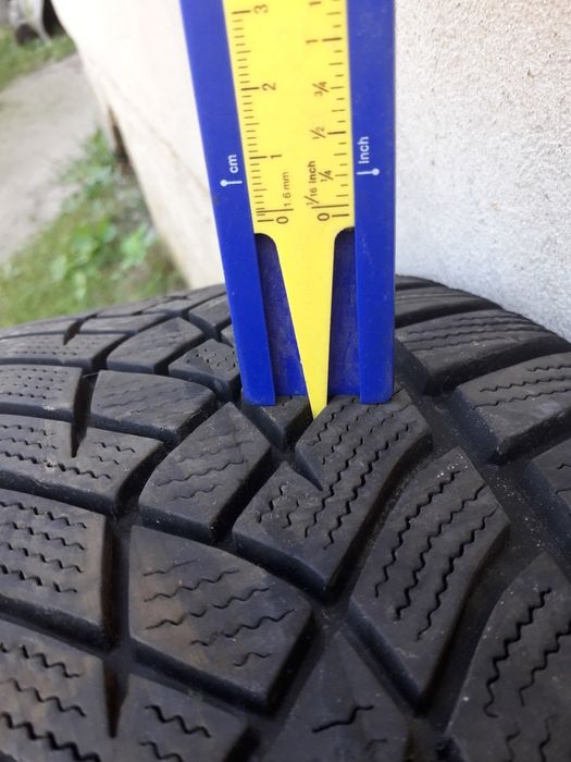 Opony zimowe 235/45r17 Good Year Ultra Grip Performance