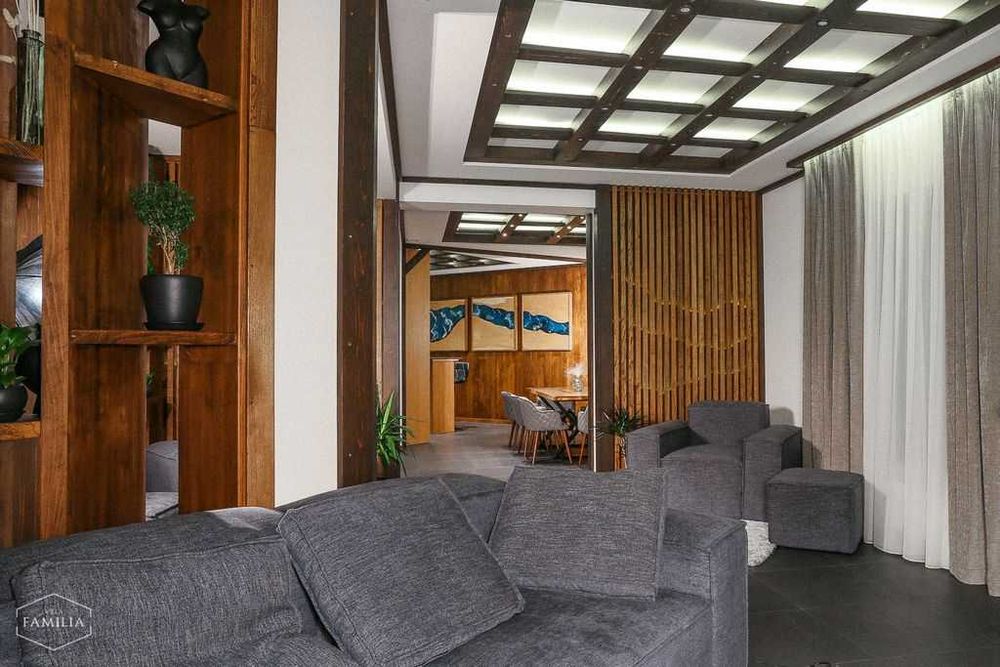 Будинок на вершині своїй гори в м. Яремче