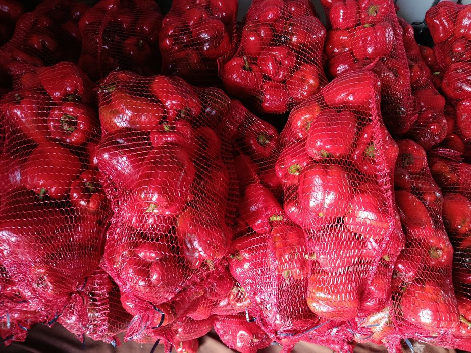 Papryka czerwona duża 5zł/kg.