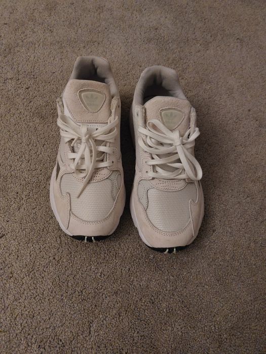 Tenis Adidas Falcon