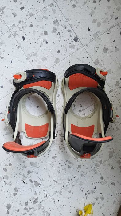 Fixações de Snowboard Drake F40 (Preto / Laranja / Bege)
