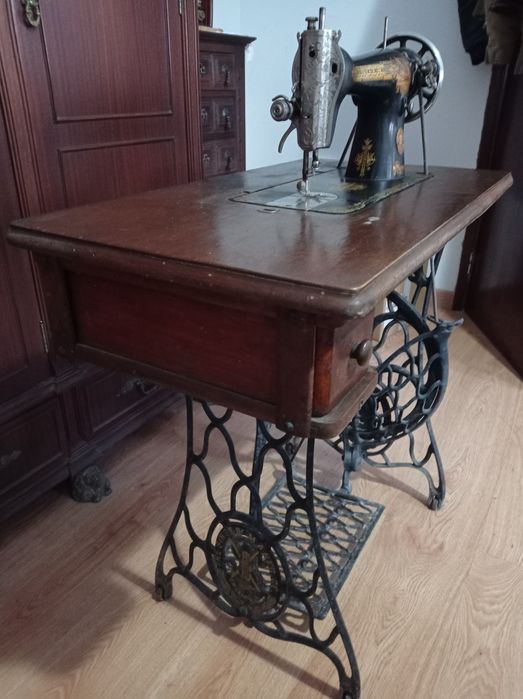 Máquina de Costura Singer