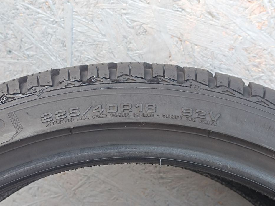 225/40R18 92V Goodyear Ultragrip 8  Performance  MO