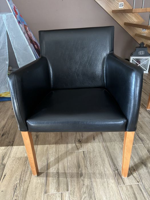 Krzesła skórzane. Bardzo dobry stan.