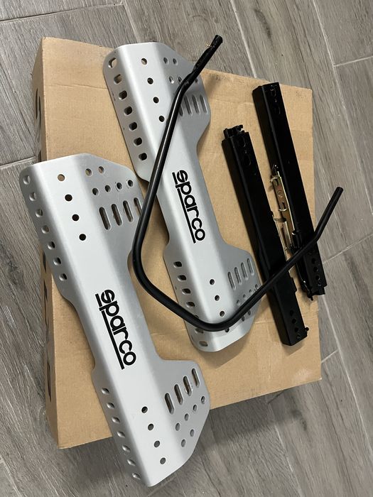 Calhas fixadores sparco