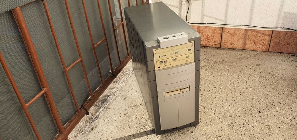 Komputerek Athlon 4gb 240gb DVDrw