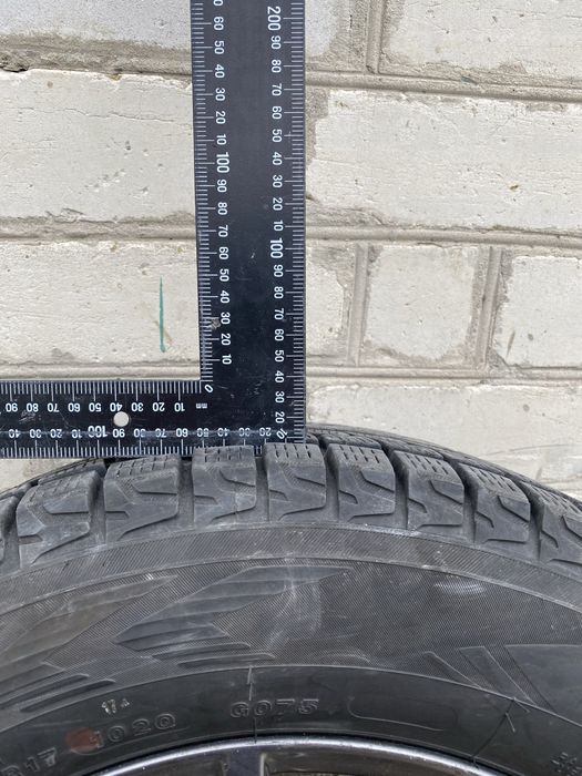 225/65 R17 Yokohama Ice Guard