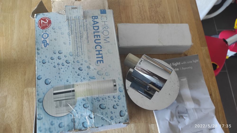 Wall-Mounted Light Fixture441772024823828482