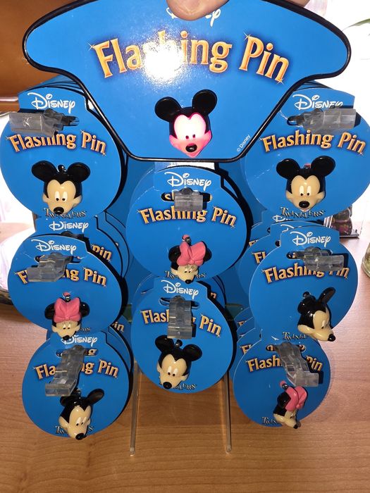 Pins Disney com luz