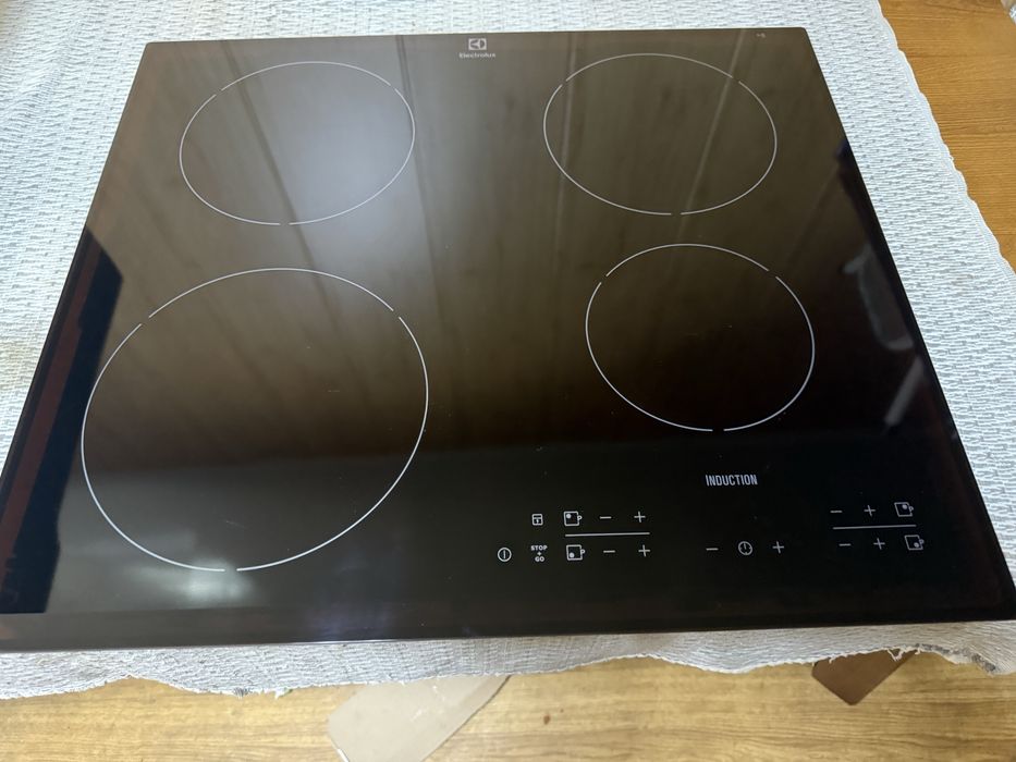 Варильна поверхня електрична (індукція) Electrolux EHH56340FK
