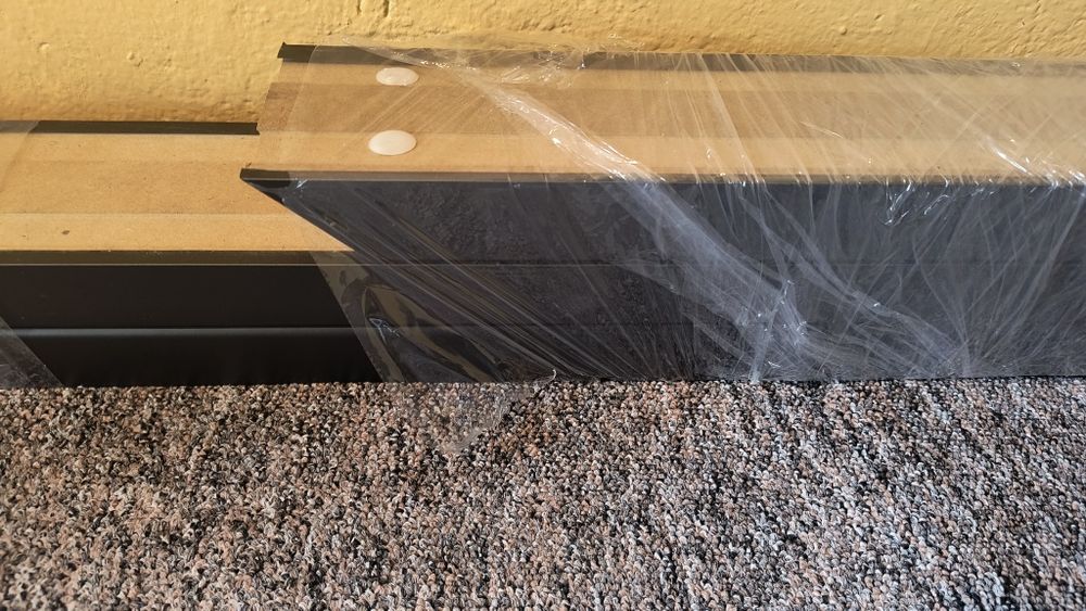 Futryna do drzwi grafitowa.