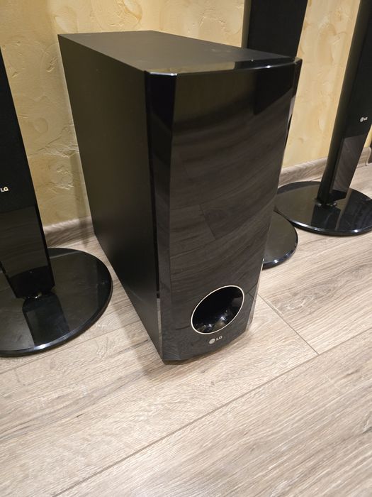 Домашній кінотеатр LG,4 колонки і сабвуфер,без ресівера.