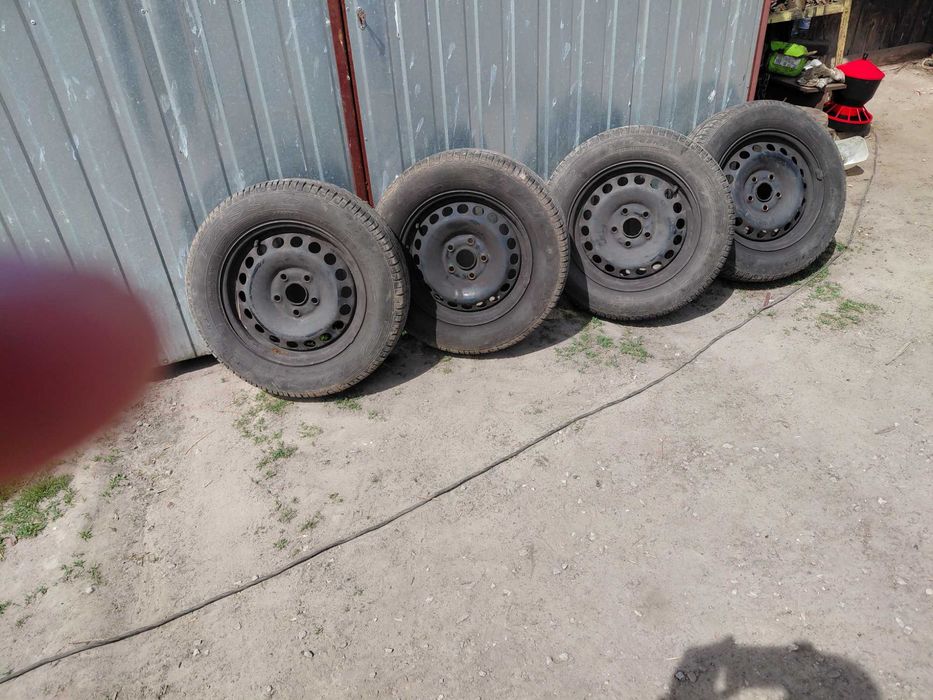 Sprzedam opony z felgami do Volkswagen touran