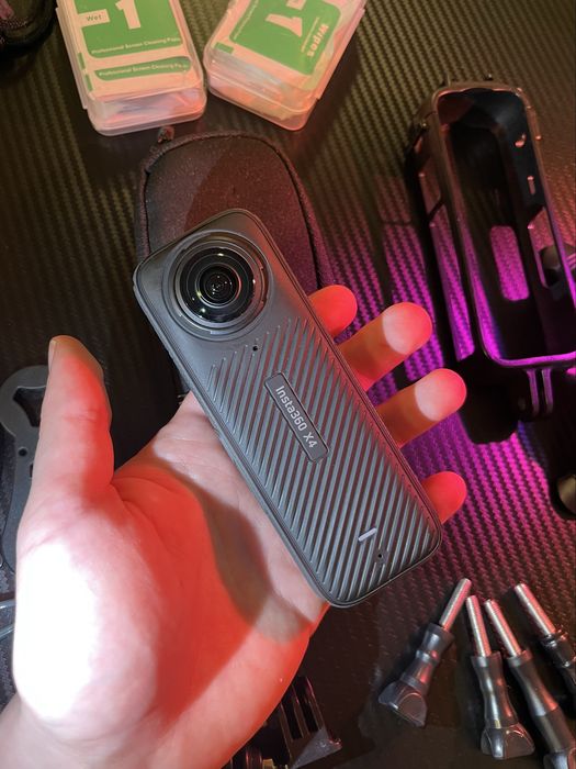 Екшн камера Insta 360 X4 + Комплект аксесуарів