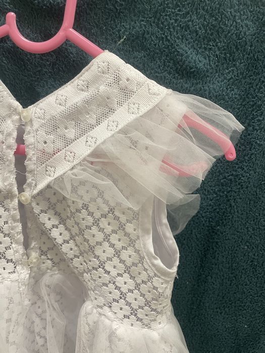 Sukienka  dla dziewczynki rozmiar 98 biala z falbankami