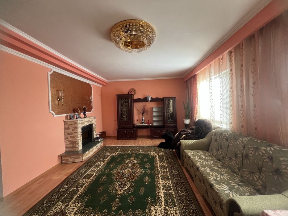 Продам великий двоповерховий будинок