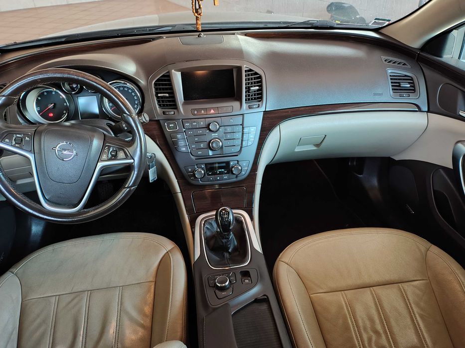Venda viatura OPEL INSIGNIA