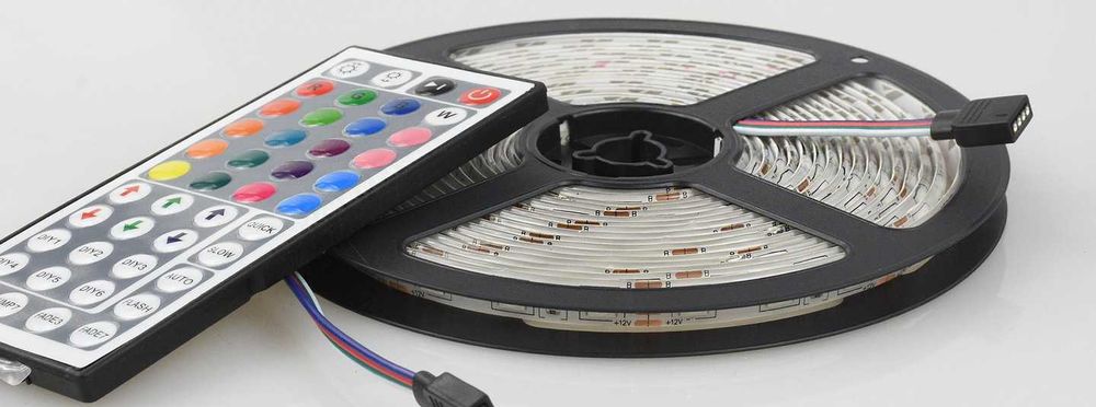 TAŚMA LED 5050 kolorowa wodoodporna 5M RGB + PILOT biała r