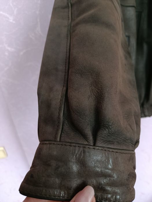 Шкіряна чоловіча куртка.