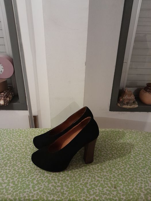 Vendo Sapatos de Senhora BALTARINI muito bonitos como novos