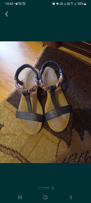 Продам отличные фирменные босоножки. Очень удобные и красивые.