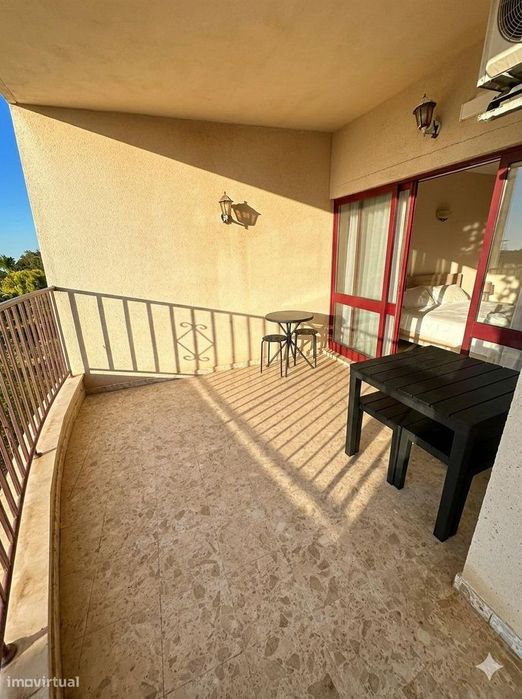 Apartamento T1 com lugar de parqueamento e piscina